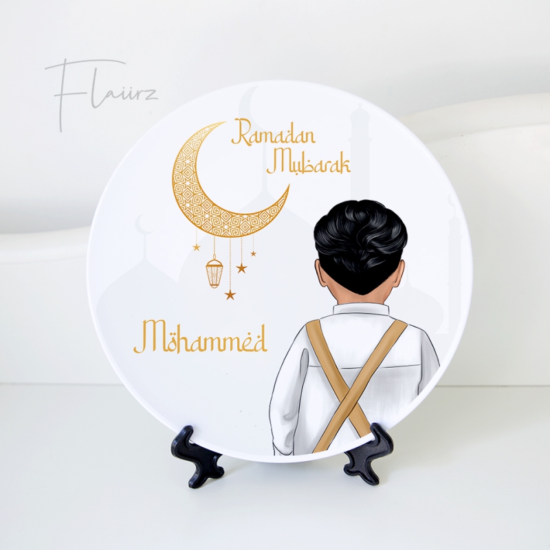 Ramadan Mubarak bord met naam jongen met langer haar